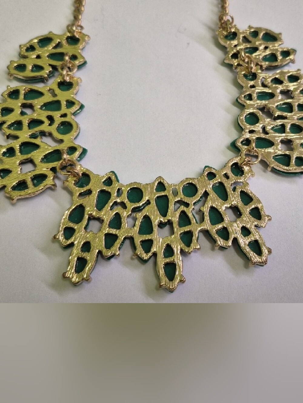 Gold-Chain Emerald Green Statement Necklace - Women Jewelry - Picture 4 of 4